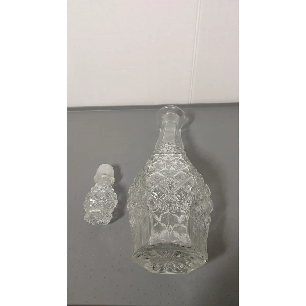 Glass Decanter Unisex OS Clear Excellent Diamond Cut Vintage Barware